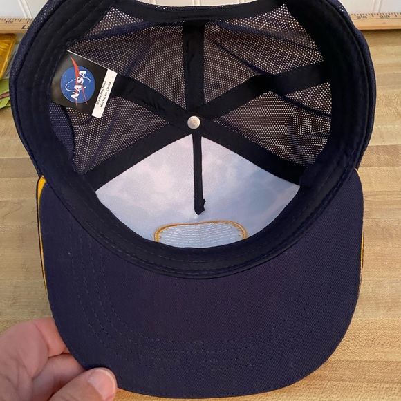 Preowned Men’s “NASA “ Hat/Cap. Mesh Back Snap Back. Adjustable Blue/Logo - Picture 5 of 9